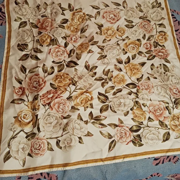 CHANEL VINTAGE 100% Silk logo Camellia Auth 34" x 35" Scarf Hand-rolled Hem - Picture 3 of 16